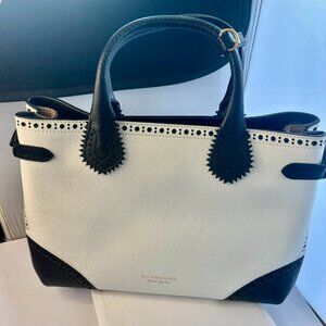 Burberry new with tags white handbag with dusk bag